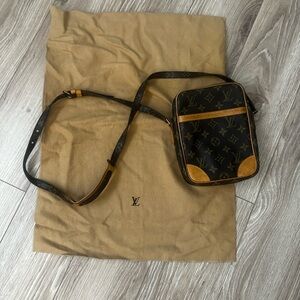 RE-POSHING!PRICE IS FIRM!💯Louis Vuitton Danube 21 vintage Authentic BEAUTIFUL
